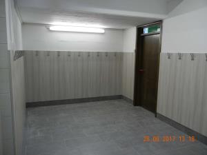 Prenova garderob in kabinetov v telovadnici ŠC Tolmin (M. Kos) 03-1800